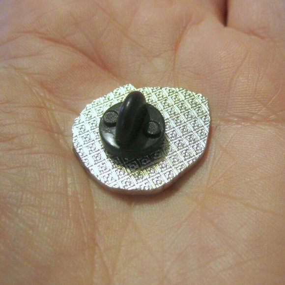 Newfoundland Pin Dog~Hard Enamel - Picture 2 of 4